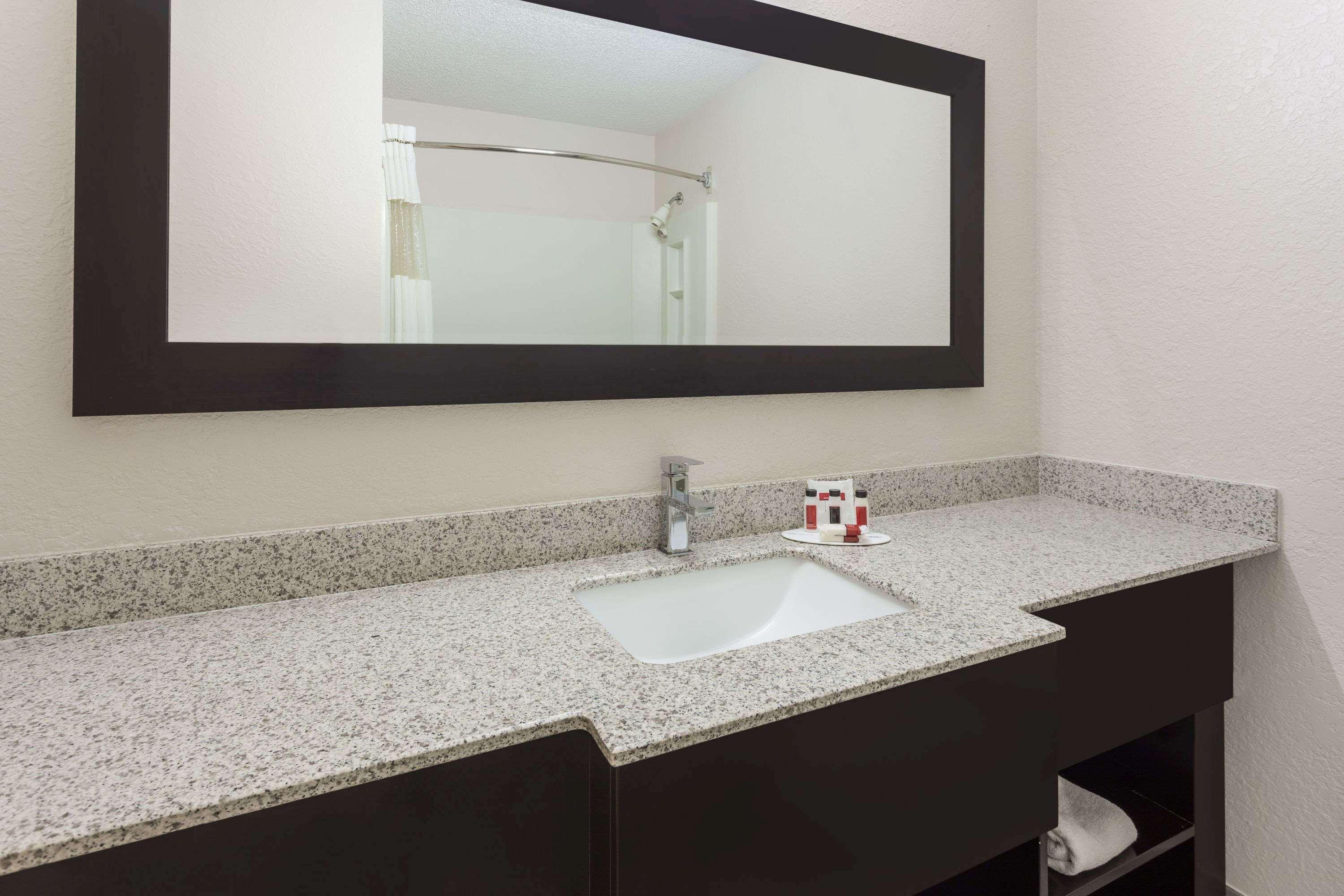 Ramada By Wyndham Asheville Southeast エクステリア 写真