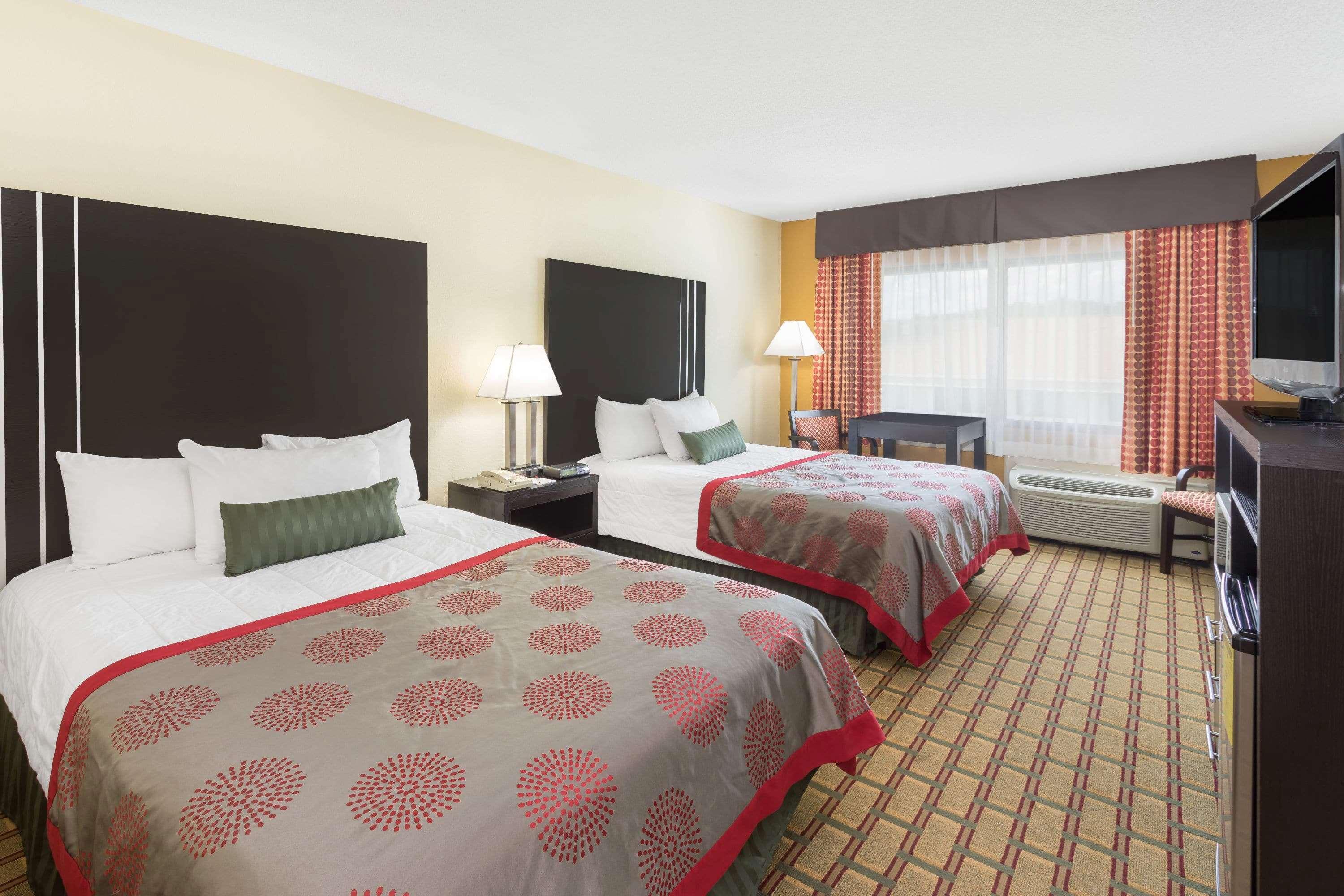 Ramada By Wyndham Asheville Southeast エクステリア 写真