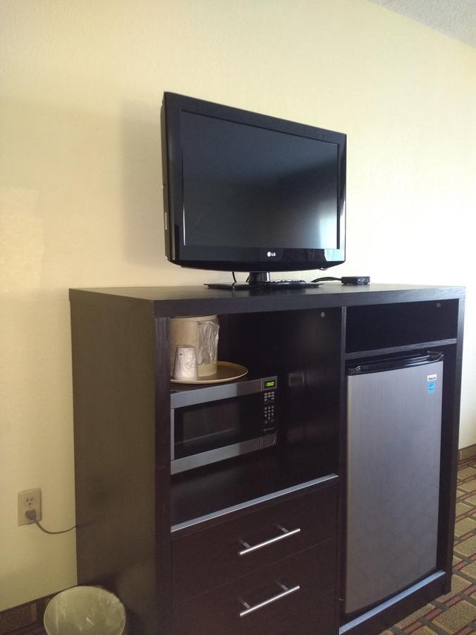Ramada By Wyndham Asheville Southeast エクステリア 写真