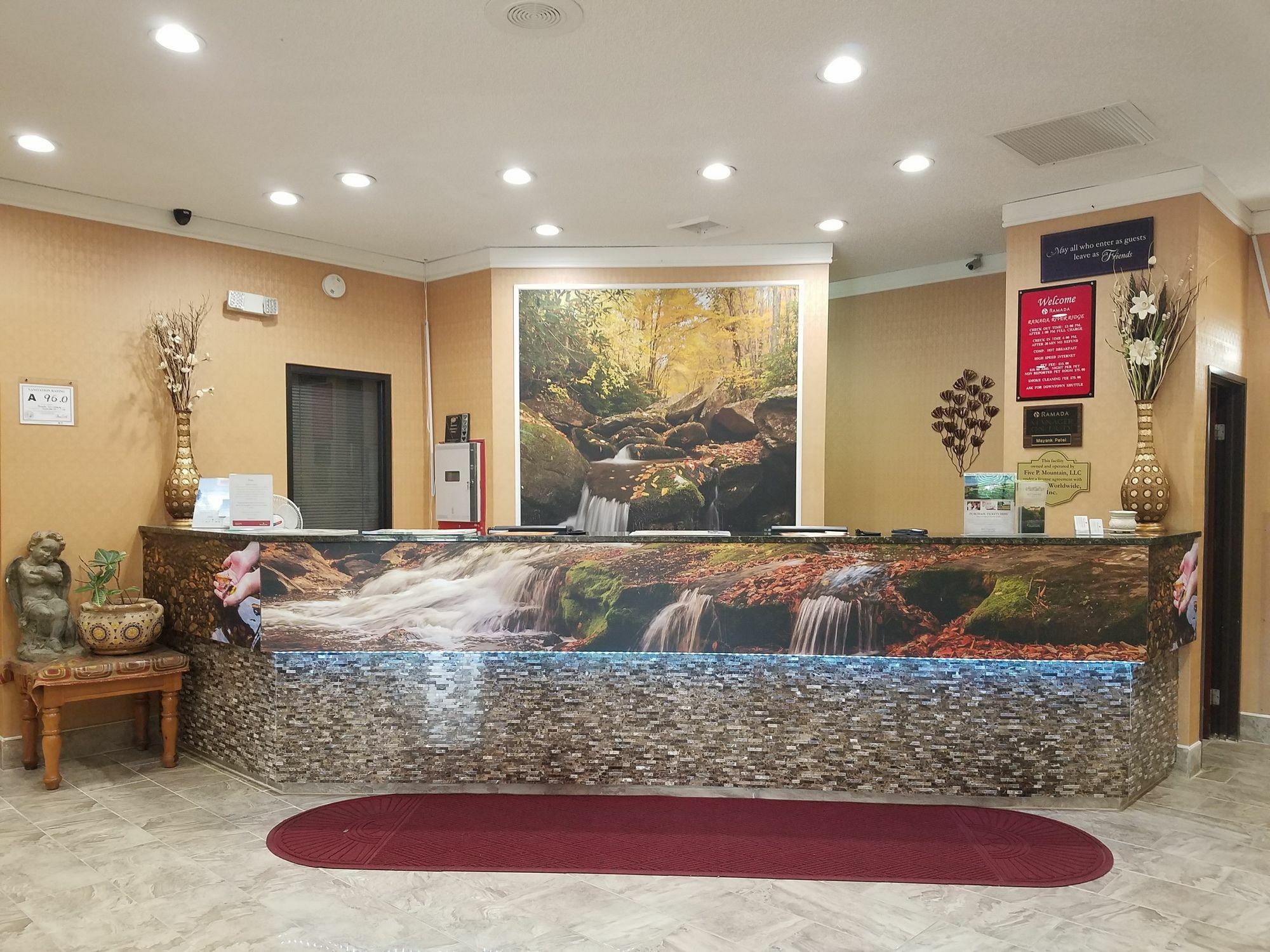 Ramada By Wyndham Asheville Southeast エクステリア 写真