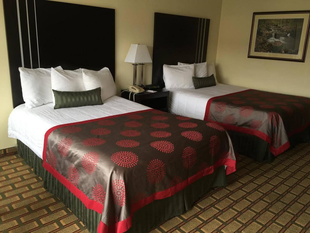 Ramada By Wyndham Asheville Southeast エクステリア 写真